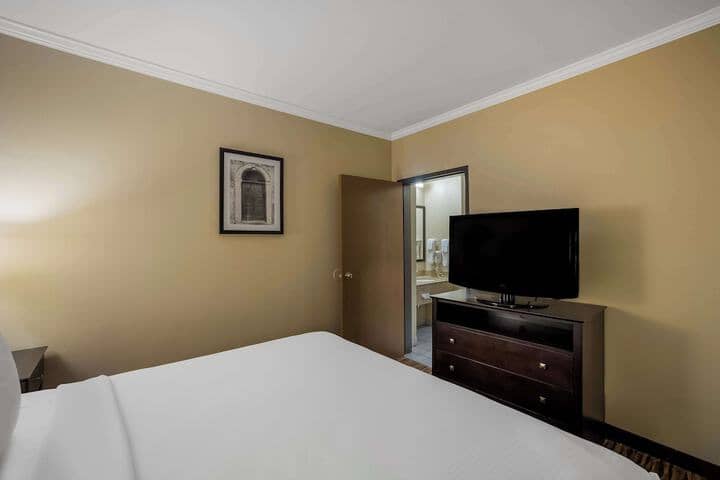 Room 12 of 25