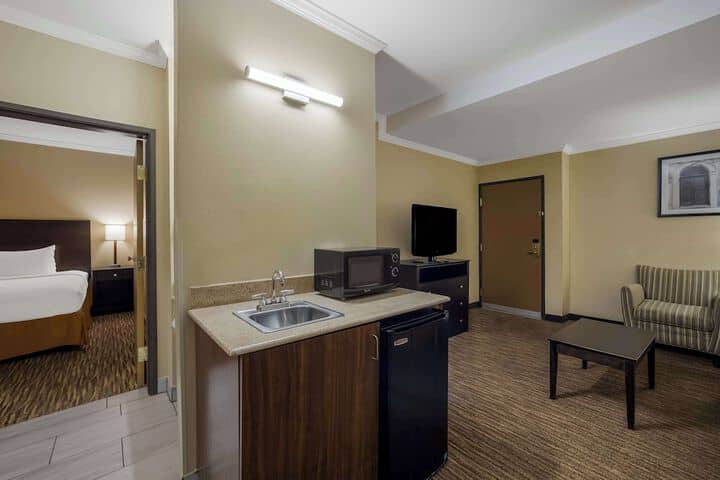 Room 10 of 25