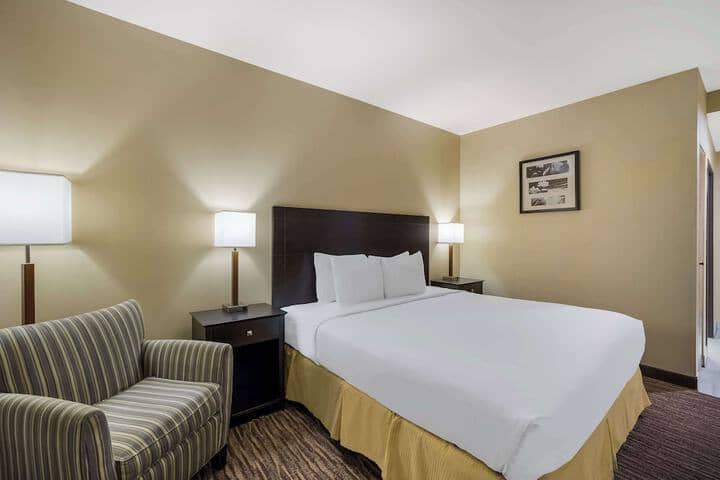 Room 4 of 25