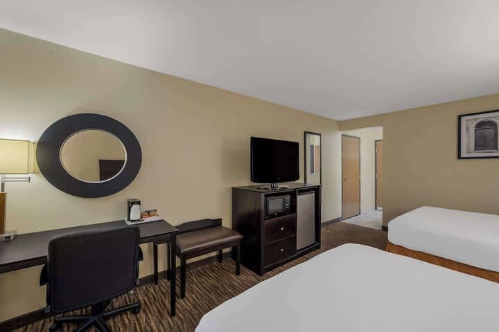 Room 8 of 25