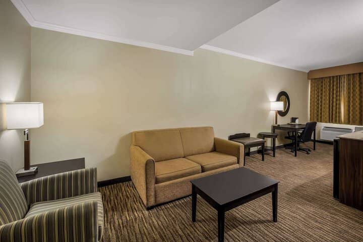 Room 9 of 25